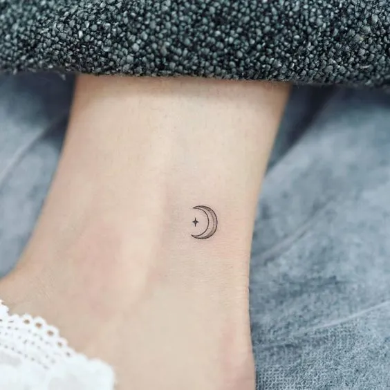 รอยดาวและดวงจันทร์ samll star and moon tattoo3