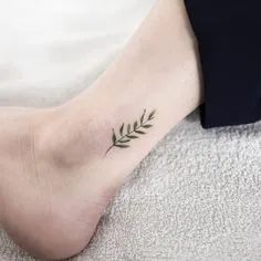 รอยสักใบไม้ Small Leaf Tattoo2